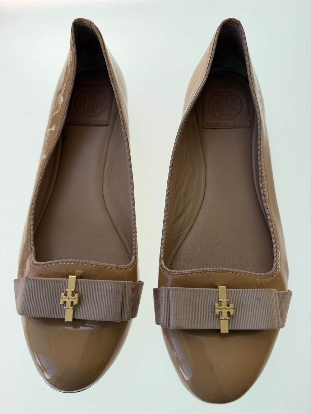 Tory Burch Patent Leather Bow Flats in Beige size 7.5M